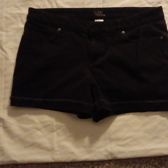 Black Jean shorts. - Picture 2 of 6
